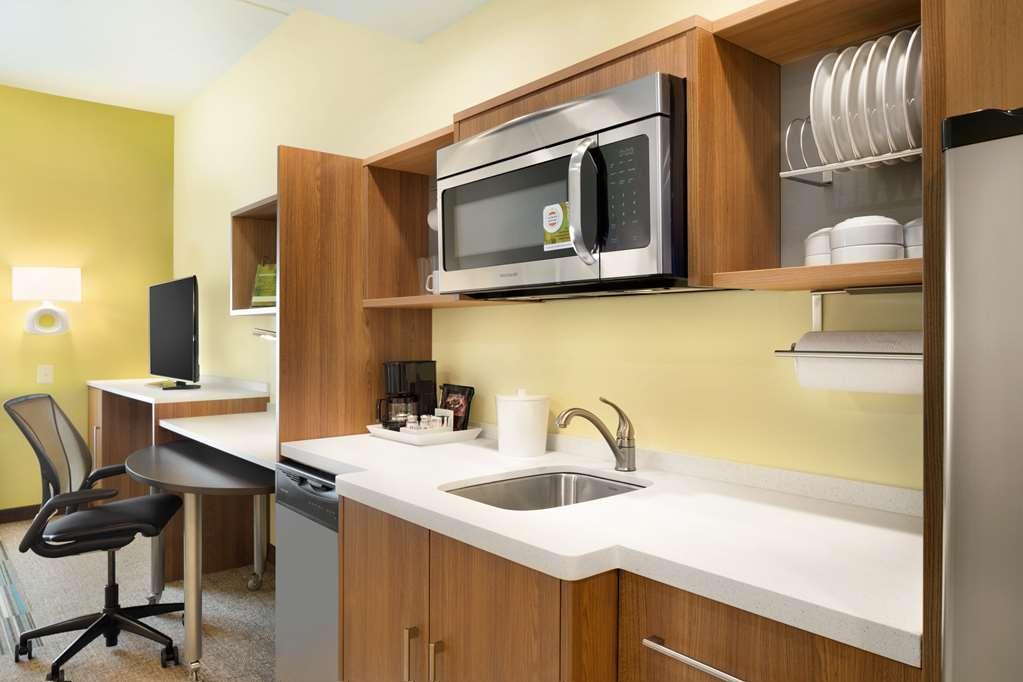 Home2 Suites By Hilton Charlotte Airport Room photo